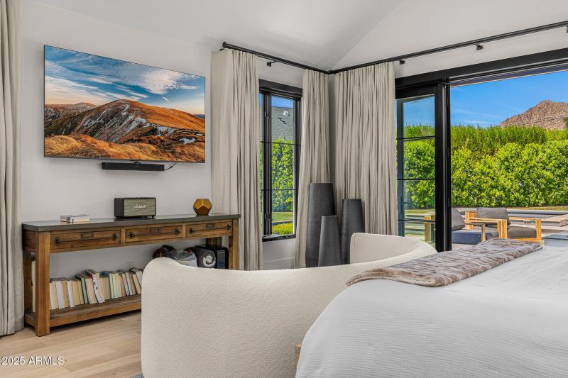 21primary bedroom indoor outdoor living2