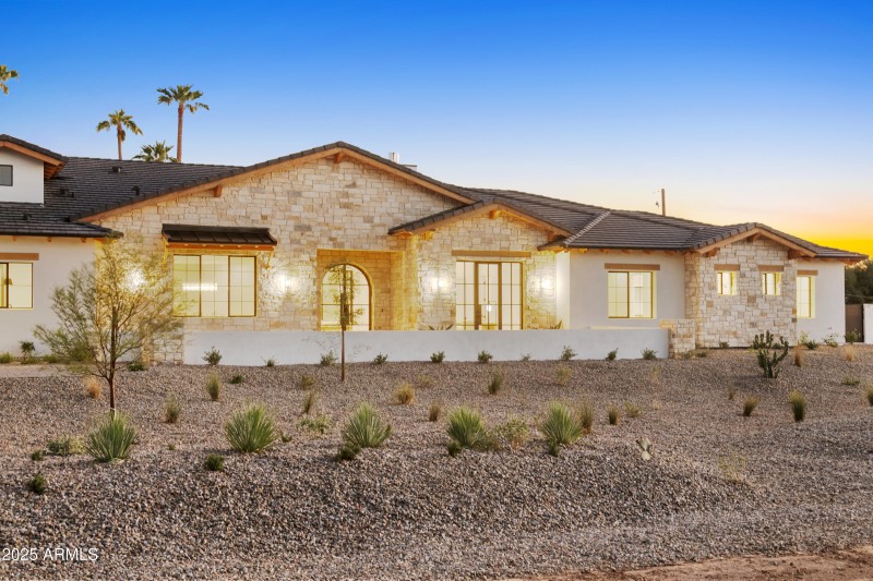 TWILIGHT STREET VIEW