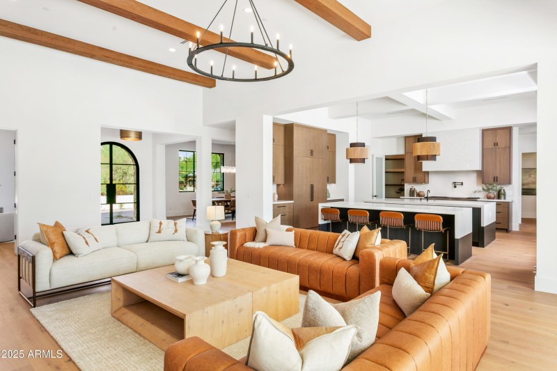 GREAT ROOM TO KITCHEN