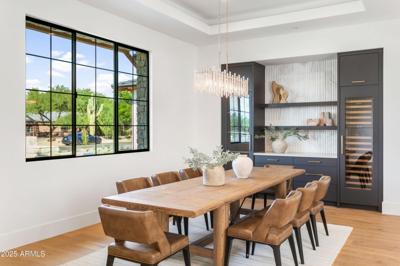 DINING ROOM BUILT-INS