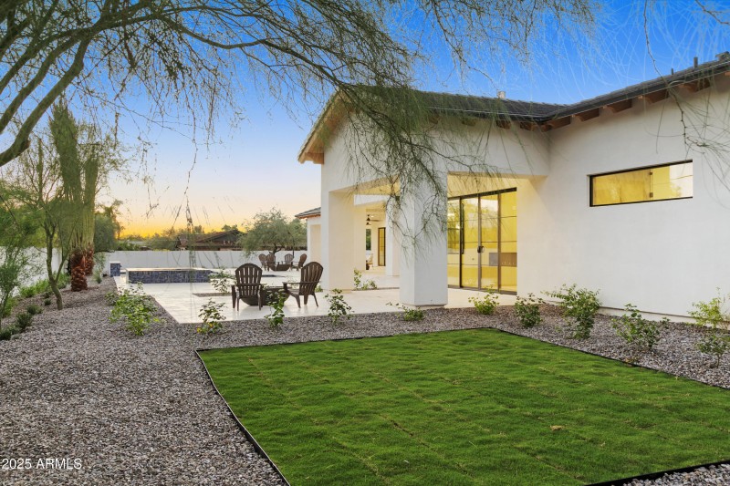 GRASS & SEATING AREA OFF MASTER