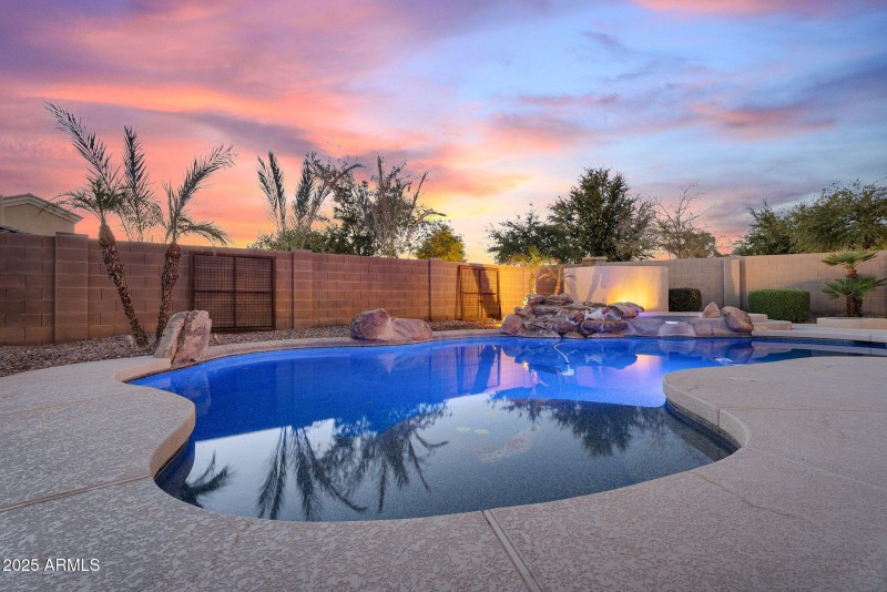 119-web-or-mls-AlleppoTwilight-17