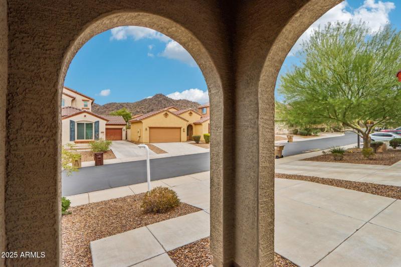 9-web-or-mls-W Palo Brea Ln-L2608-007