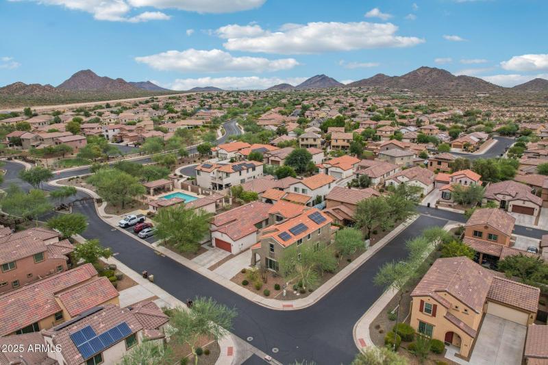 46-web-or-mls-W Palo Brea Ln-L2608-044