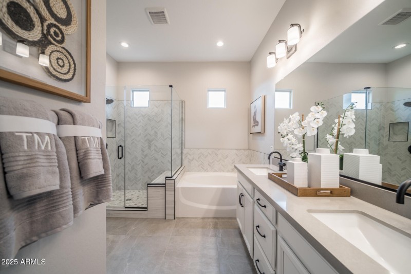 3836 S Gladiolus Circle