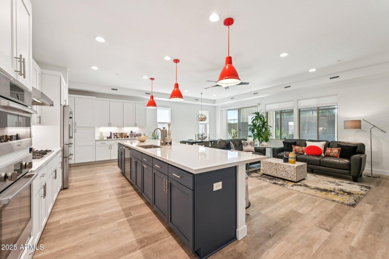 14-web-or-mls-N 136th St-S3009-014