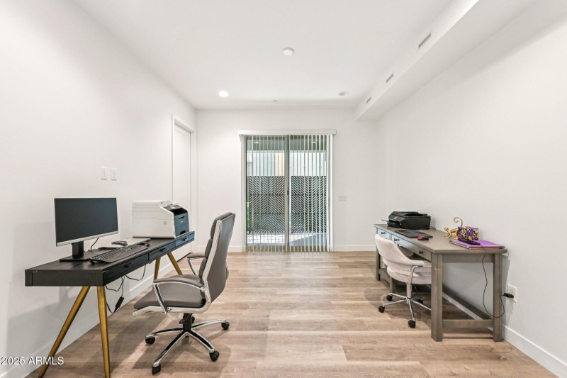 25-web-or-mls-N 136th St-S3009-025