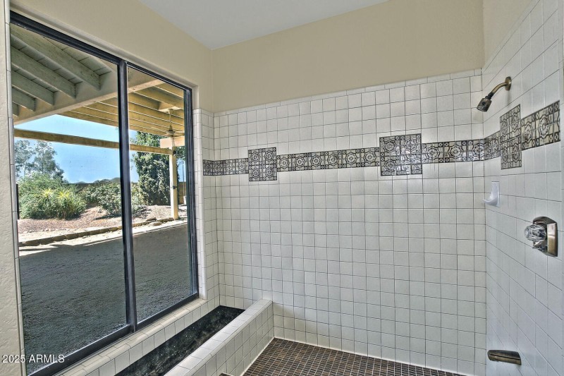 Primary Shower-022-022-1500x1000