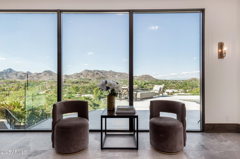 14 - Camelback Canyon