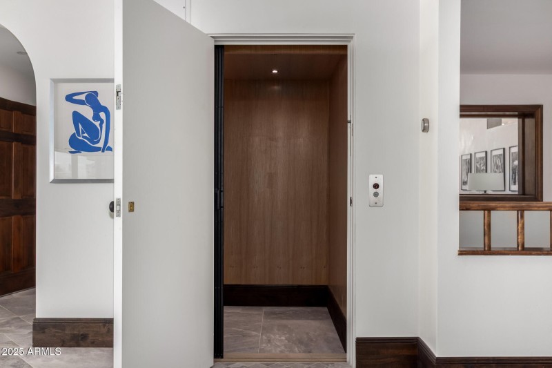 16 - Camelback Canyon