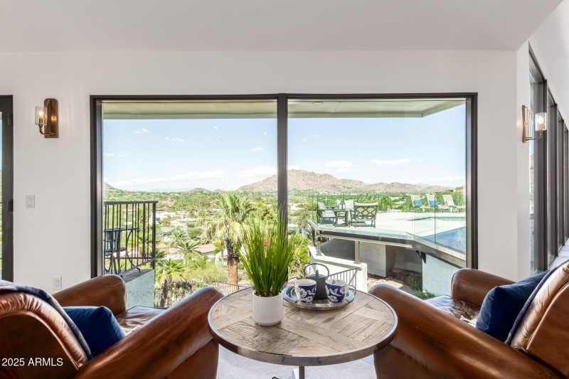 17 - Camelback Canyon