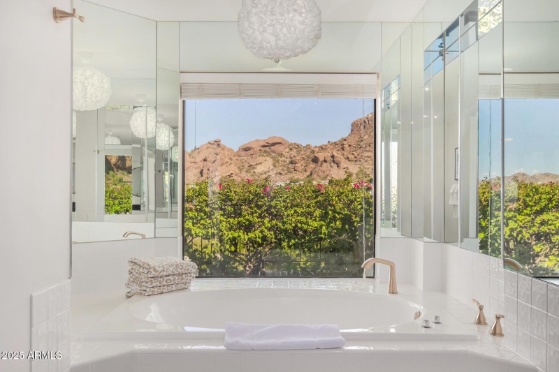 45 - Camelback Canyon