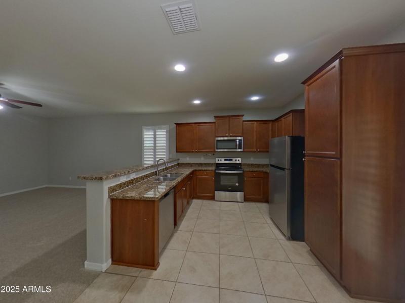 3_pc_AH9rkE5XWD_2HfkaNCTv1_layout_0