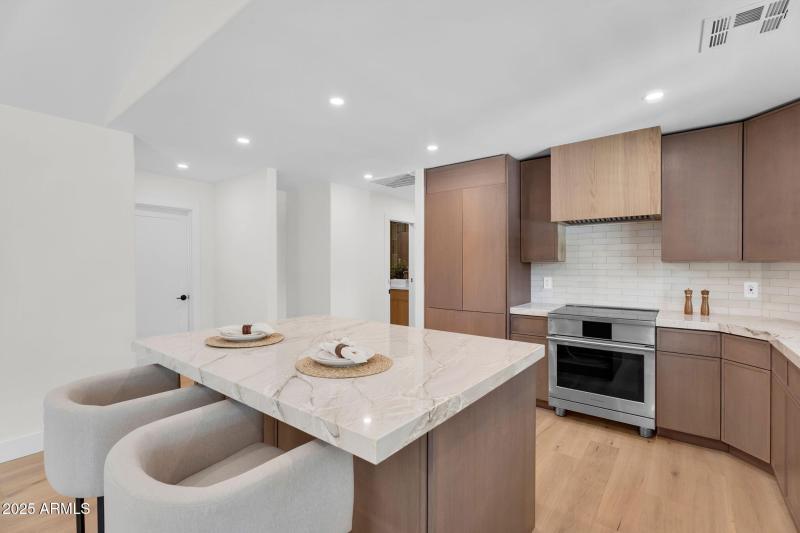 15-web-or-mls-7655 E Windrose Dr - 16