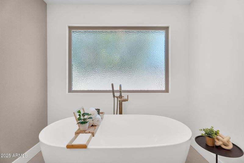 26-web-or-mls-7655 E Windrose Dr - 24