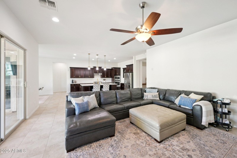 9-web-or-mls-N 161st Ave-S3009-009