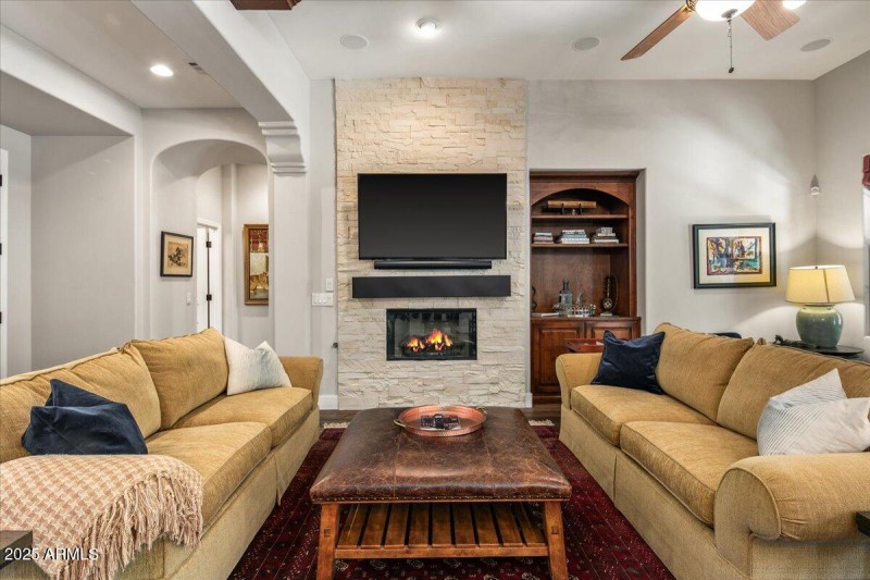 10-Living Room Details