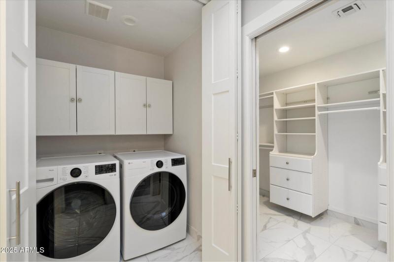 Washer/Dryer in separate closet