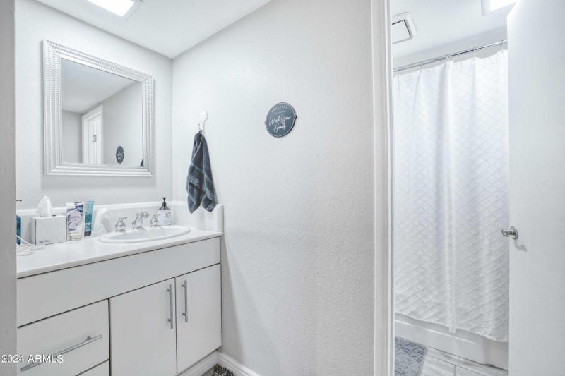 5201 N 24TH St #102 - 094702