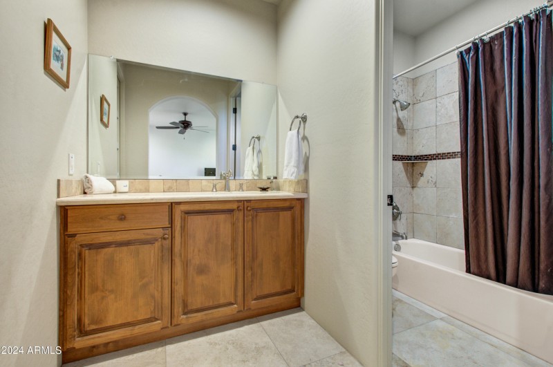 024_Carriage House Bathroom