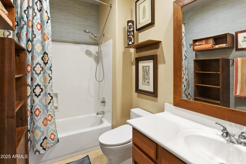 Guest ensuite bath