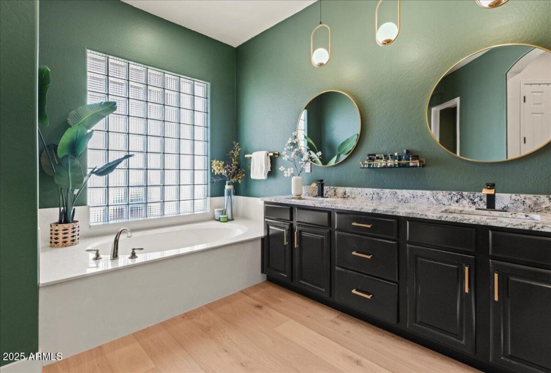 11490 Primary bath 1