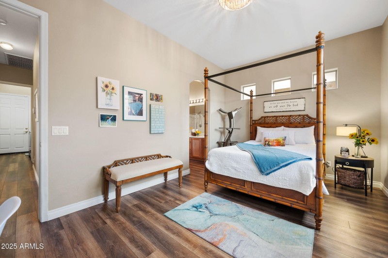 19-Primary Bedroom_2