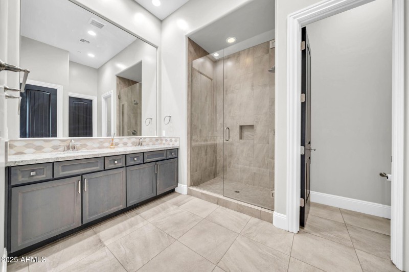 Guest Suite Bathroom