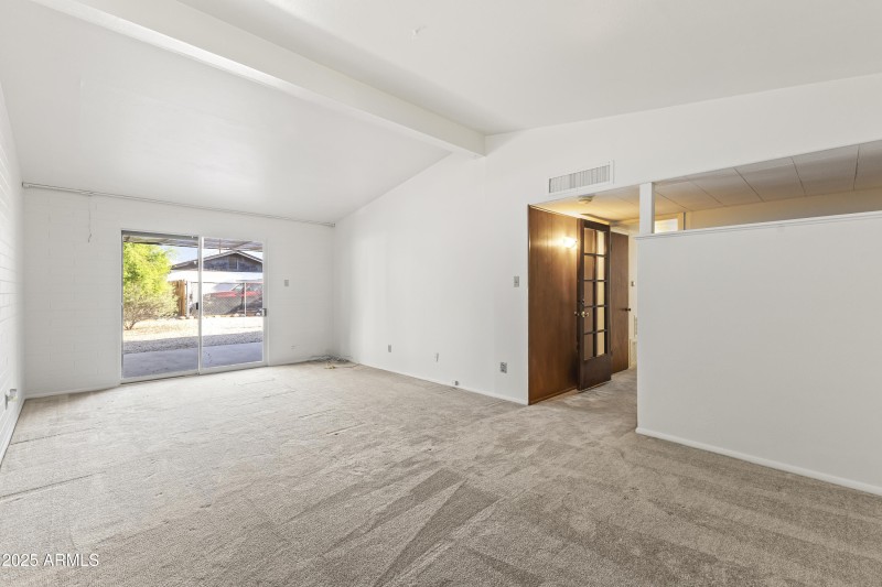 VAULTED CEILING WITH BEAMS