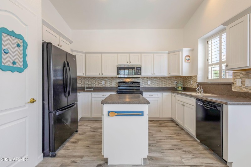 13-web-or-mls-18083 W Douglas Way, Surpi