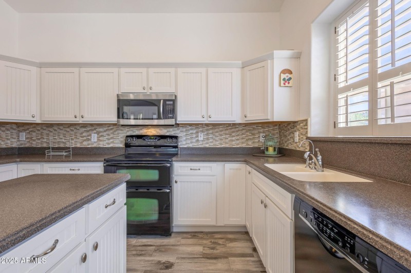 14-web-or-mls-18083 W Douglas Way, Surpi