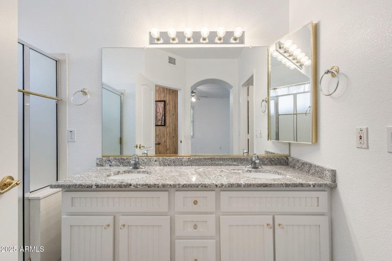 20-web-or-mls-18083 W Douglas Way, Surpi