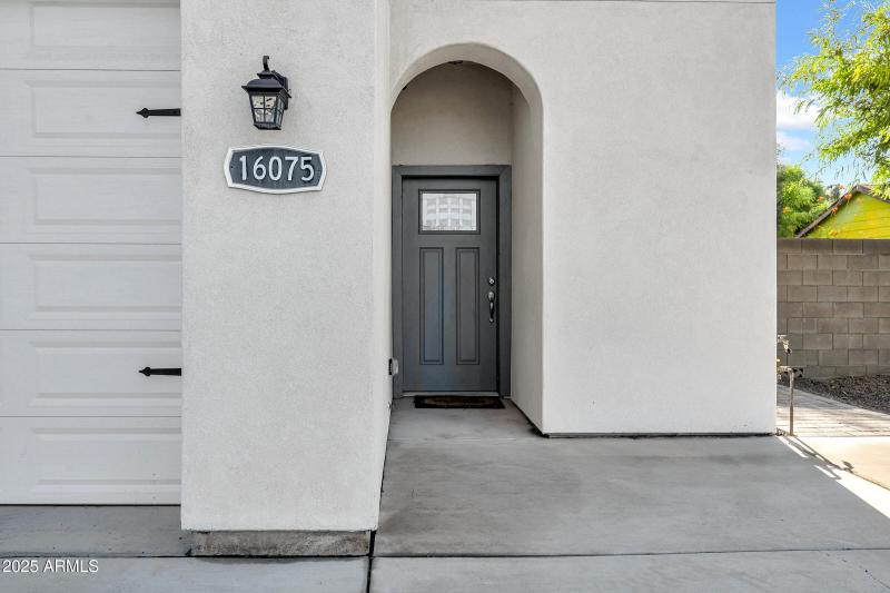 4-custom-3005 E Paradise Ln-4