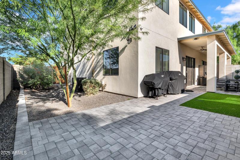 20-custom-3005 E Paradise Ln-20