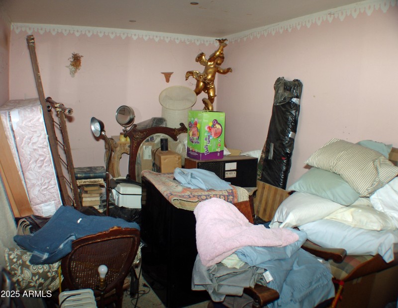 BEDROOM 3 OR DEN OR OFFICE DSC07504