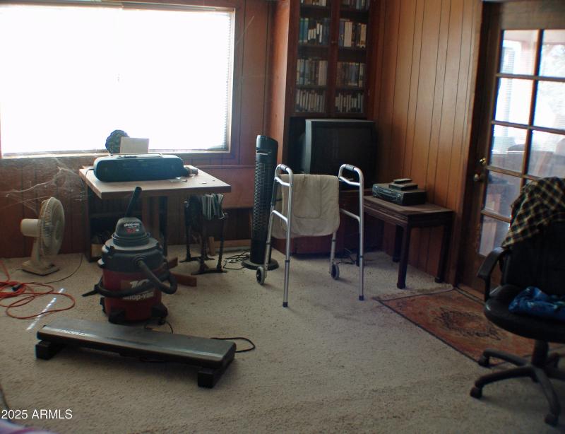 FAMILY ROOM DSC07512