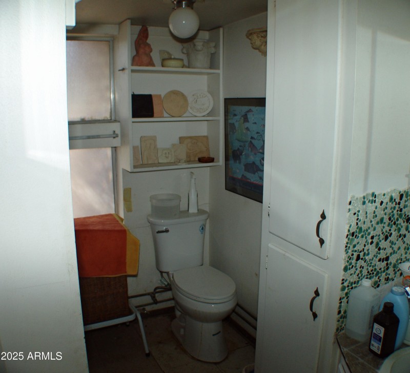 HALL BATH 2 DSC07506