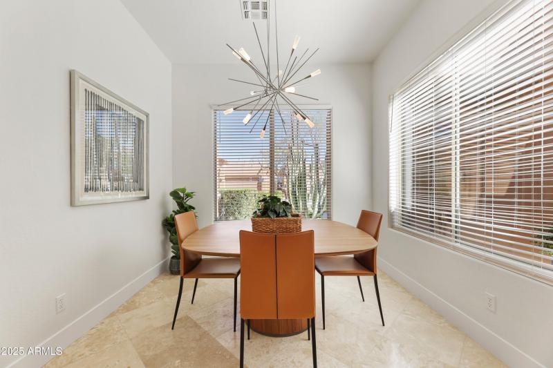 BREAKFAST AREA-Light and Bright