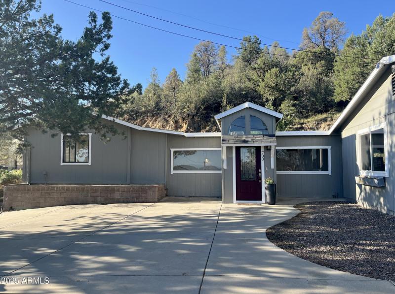 Front-House-w.-Bedroom-3-scaled