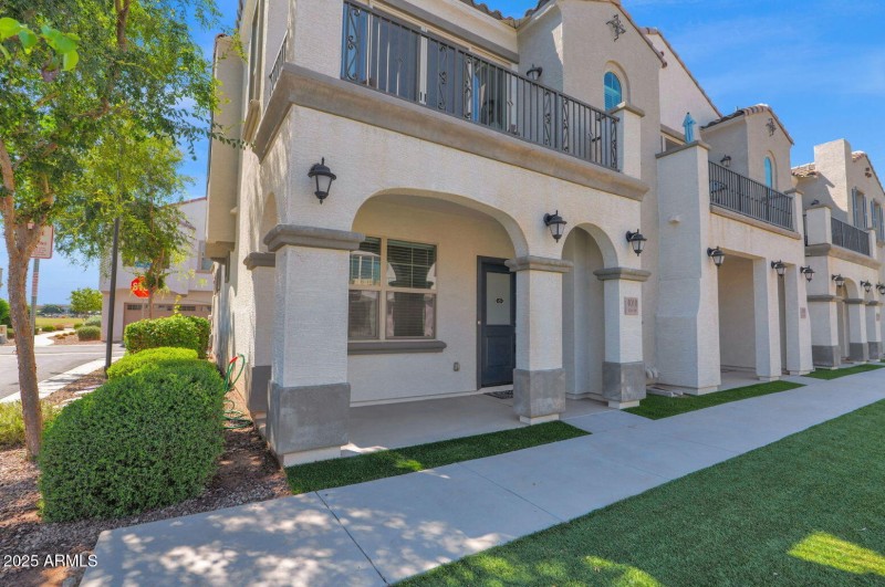 4018 Pony 101 - 02Exterior