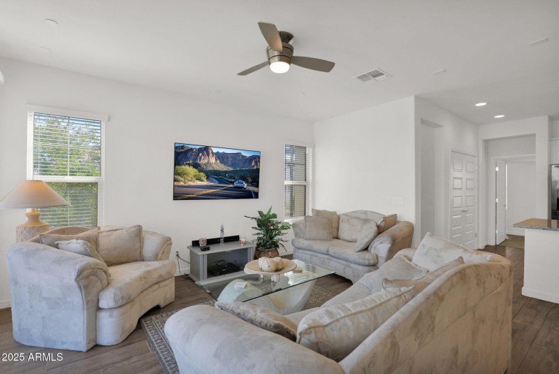 4018 Pony 101 - 06Greatroom