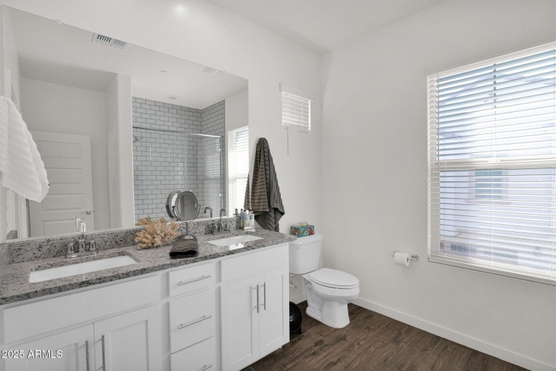 4018 Pony 101 - 18Primary Bathroom