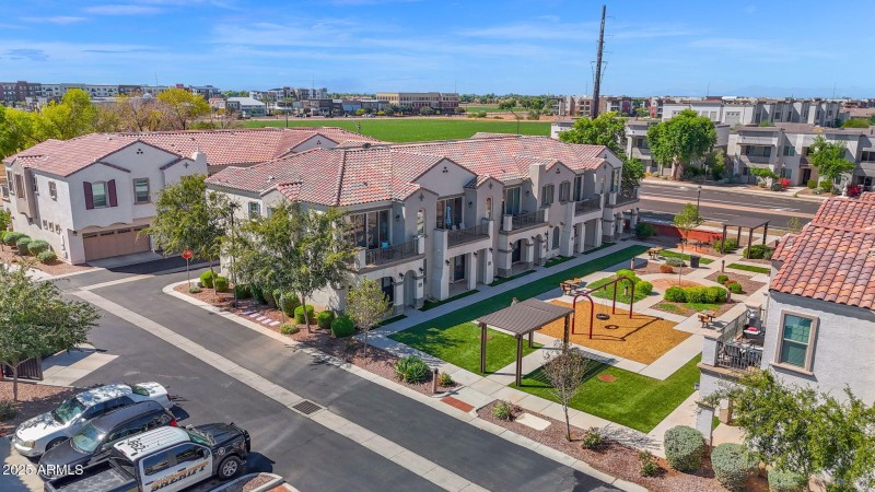 4018 Pony 101 - 31Community