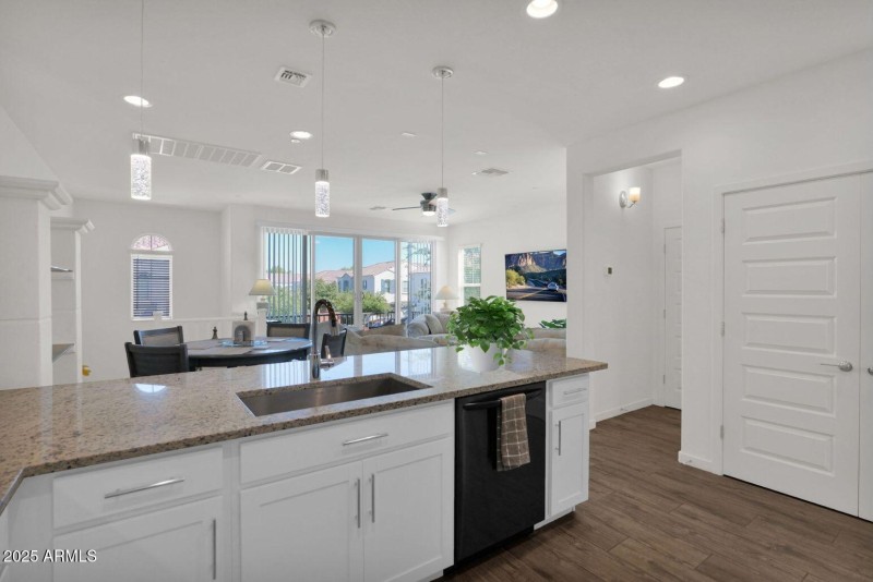 4018 Pony 101 - 15Kitchen1