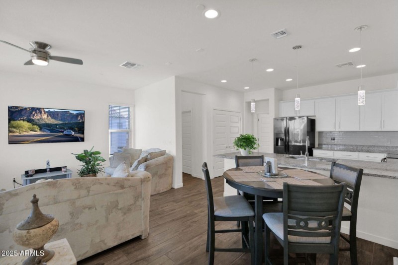 4018 Pony 101 - 04Nook Kitchen Greatroom