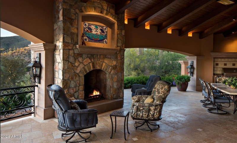 Veranda Hearth and Outdoor Dining
