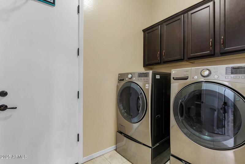 Oversizded Laundry Room
