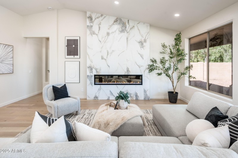 5106 E Wallace Ave - MLS-12