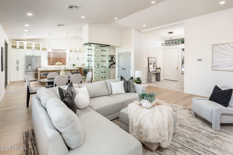 5106 E Wallace Ave - MLS-14