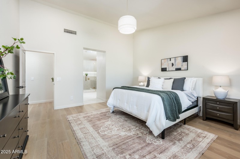 5106 E Wallace Ave - MLS-26